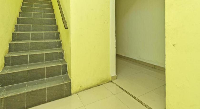 Oyo 90643 Gks Hotel 芙蓉 外观 照片