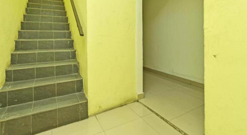 Oyo 90643 Gks Hotel 芙蓉 外观 照片